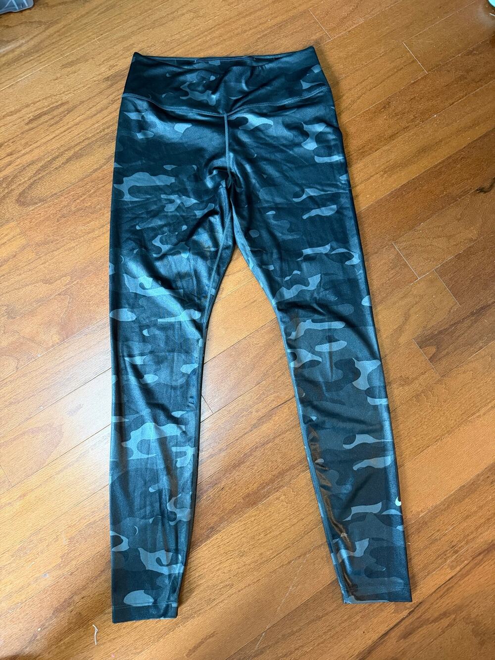 Nike One Women's Dri-FIT Mid-Rise Camo Legging